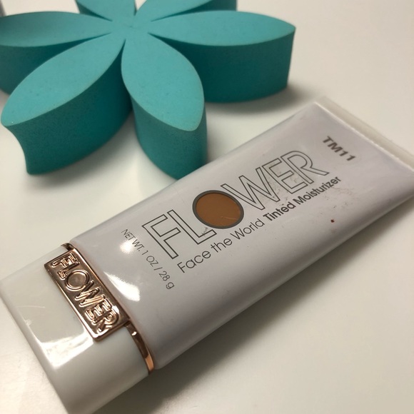 Mixed Drugstore Foundation Bundle: ALL Brand New! - Picture 3 of 8